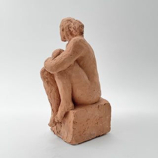 Skulptur Sittande Kvinna Lera