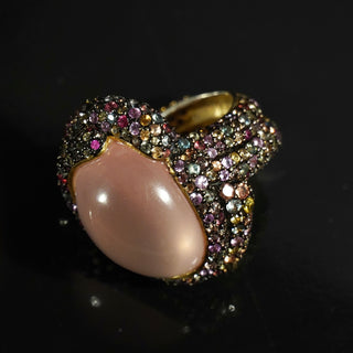 Cocktail ring with rose quartz and sapphires