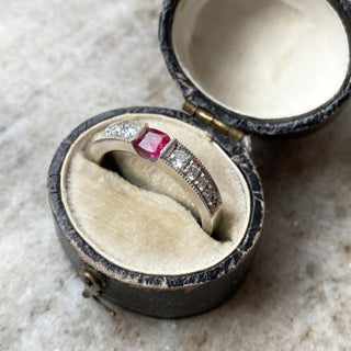 Rubinring med diamanter